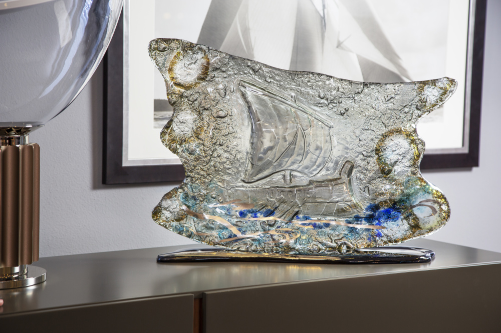 Achilleas Sdoukos, svoj umelecký život oddal tvorivému hľadaniu v magickom materiáli, akým je sklo.